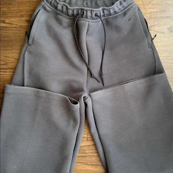 Men’s Nike Tech Men's Fleece Loose-Fit Open Hem Pants - Picture 5 of 7